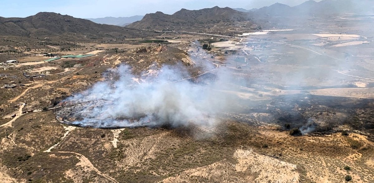 Controlado el incendio declarado junto al Puerto de Mazarrón (Murcia)