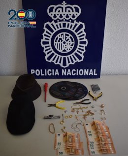 Dos detenidos por robar con fuerza y violencia dinero y joyas en domicilios de Gandia