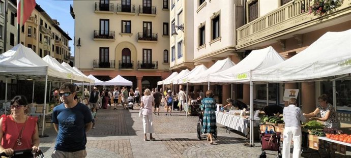 Udako azoka ekologiko bat