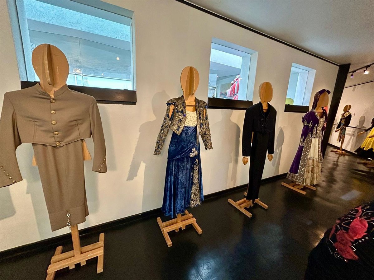 La Casa de la Danza de Logroño presenta su proyecto en México con una muestra de trajes y dos conferencias ilustradas