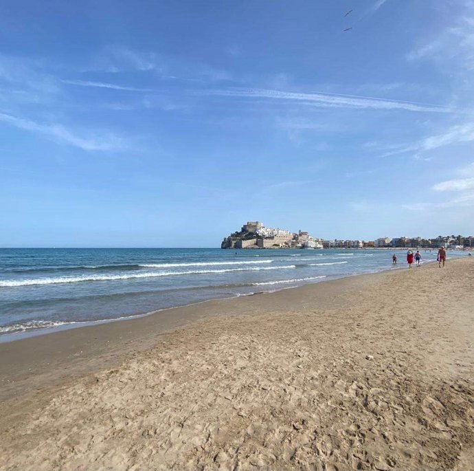 Archivo - Imagen de la playa en Peñíscola (Castellón)