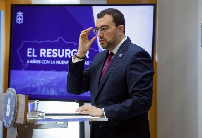El presidente del Principado, Adrián Barbón, en rueda de prensa.