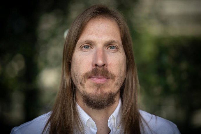 O secretário de organização e co-porta-voz do Podemos, Pablo Fernández, posa para a Europa Press, em 17 de julho de 2025, em Madri (Espanha).