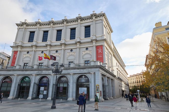 Archivo - Vista de la fachada del Teatro Real, a 10 de noviembre de 2023, en Madrid (España). El Teatro Real es un teatro de ópera de Madrid, ubicado en la Plaza de Oriente, frente al Palacio Real. Está considerado como la máxima institución de las artes 