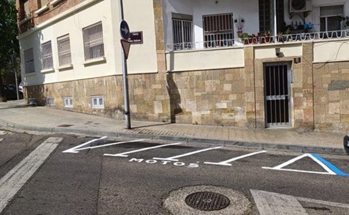 Nuevos aparcamientos de motos para mejorar la visibilidad en Lleida.