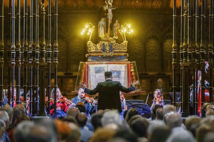 La orquesta Nereydas interpreta  'La Misa para la colocación del Altar Mayor'