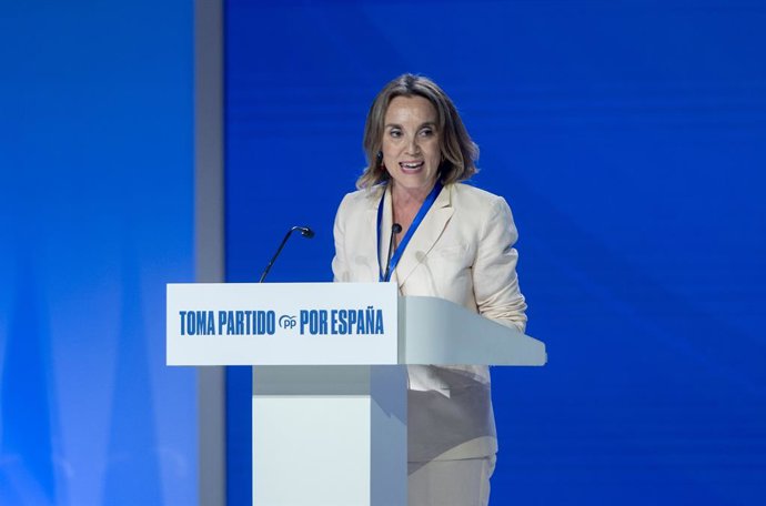 O deputado do PP e ex-secretário-geral do PP, Cuca Gamarra, discursa durante o XXI Congresso Nacional do Partido Popular, em 4 de julho de 2025, em Madri (Espanha). Com o slogan 'Tomar uma posição pela Espanha', o 21º Congresso do PP, realizado em Madri d