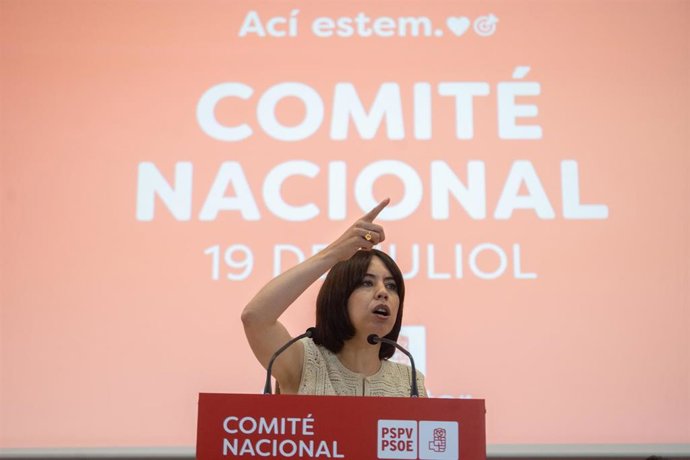 La secretaria general del PSPV-PSOE, Diana Morant, interviene durante el Comité Nacional del PSPV-PSOE, en la sede de UGT-PV, en València.