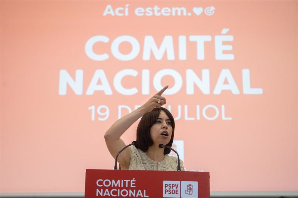 La secretaria general del PSPV-PSOE, Diana Morant, interviene durante el Comité Nacional del PSPV-PSOE, en la sede de UGT-PV, en Valncia.