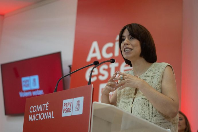 A Secretária Geral do PSPV-PSOE, Diana Morant, fala durante o Comitê Nacional do PSPV-PSOE, na sede da UGT-PV, em 19 de julho de 2025, em Valência, Comunidade Valenciana (Espanha). Durante a reunião da formação valenciana, foi constituído o seguinte