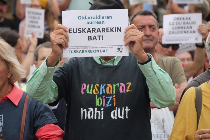 Manifestación para denunciar la última sentencia del TS y "pedir justicia" para el euskara organizada por UEMA