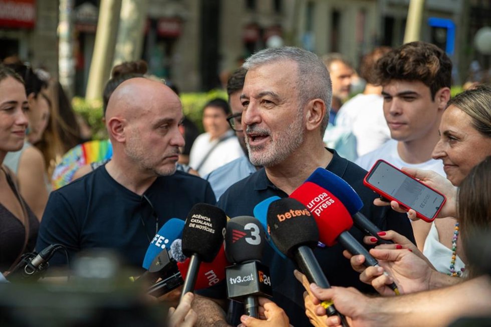 Collboni junto al delegado del Gobierno, Carles Prieto, y la consellera de Igualdad, Eva Menor