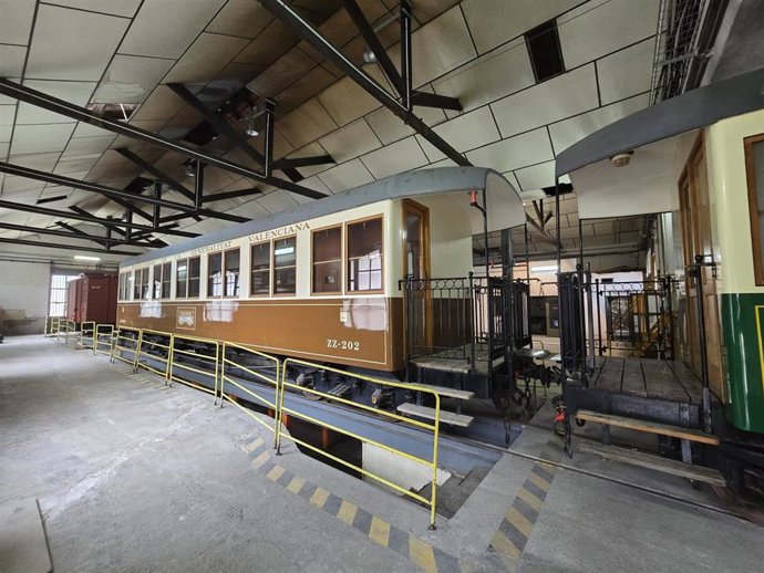 Trenes del Limon expres conservados en la estación de La Marina de Alicante