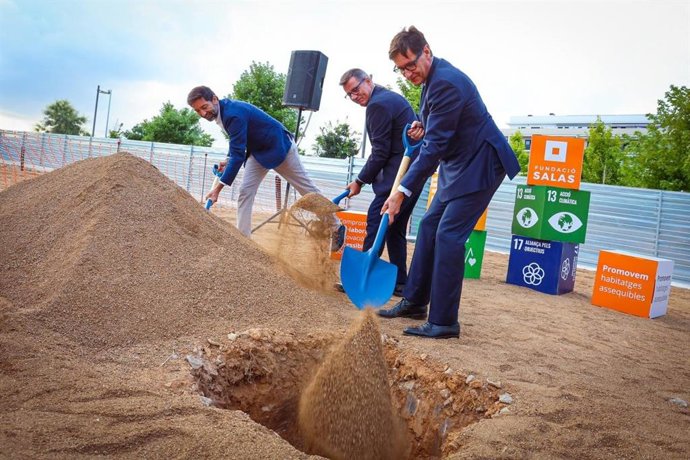 Colocación de la primera piedra del Edifici Fòrum