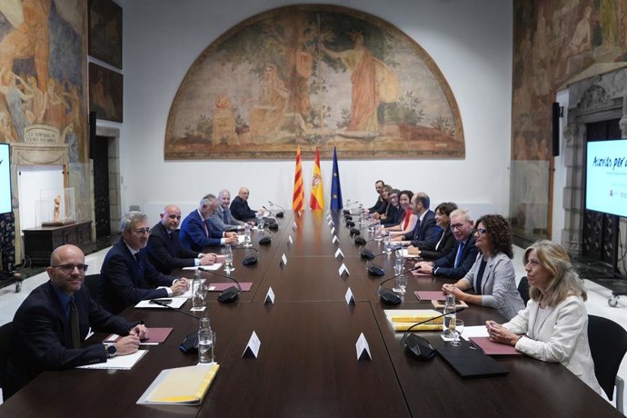 Romero amb el ministre Ángel Víctor Torres durant la Comissió bilateral Estat-Generalitat el dia 14