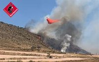 Evolucionan favorablemente los incendios forestales de Ibi y Villena, ya estabilizados