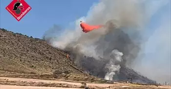 Evolucionan favorablemente los incendios forestales de Ibi y Villena, ya estabilizados