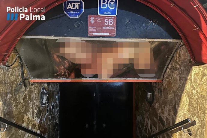 Cartel de entrada de uno de los establecimientos denunciados en Playa de Palma.