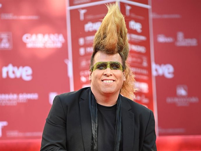 Torita posa en la alfombra roja de la II edición de los Premios Academia de la Moda Española que tiene lugar en la Biblioteca Nacional de España, a 17 de julio de 2025, en Madrid (España).