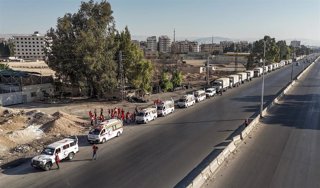 Convoy de la Media Luna Roja en dirección a Sueida (Siria)
