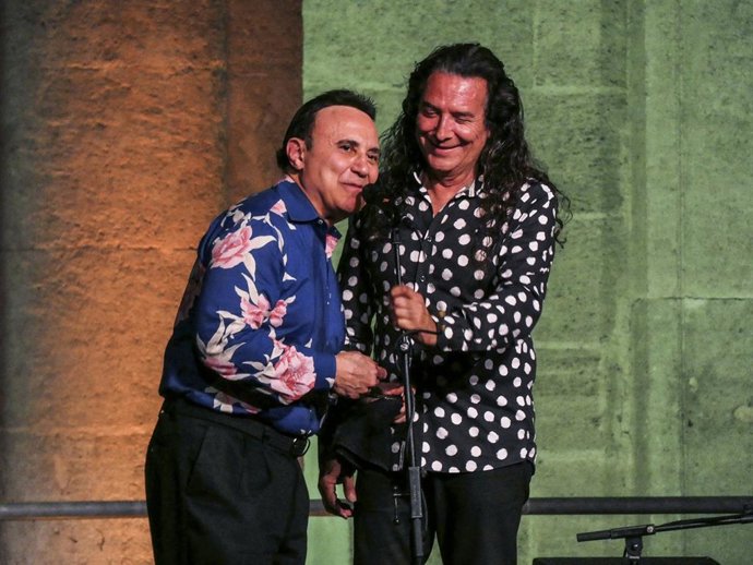 Ambos artistas en la última noche del festival.