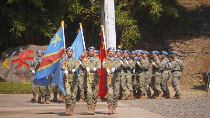 Archivo - BUKAVU, 27 de julho de 2023 -- Membros do 26º Contingente de Manutenção da Paz da China para a Missão de Estabilização da Organização das Nações Unidas na República Democrática do Congo (MONUSCO) participam de uma cerimônia de entrega da Medalha