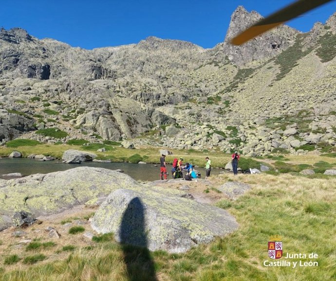 Rescatado un montañero de 35 años lesionado en la Laguna de Majalaescoba, en Gredos (Ávila)