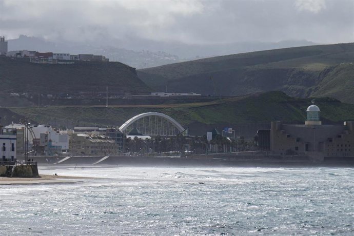 Archivo - Playa de Las Canteras, en Las Palmas de Gran Canaria