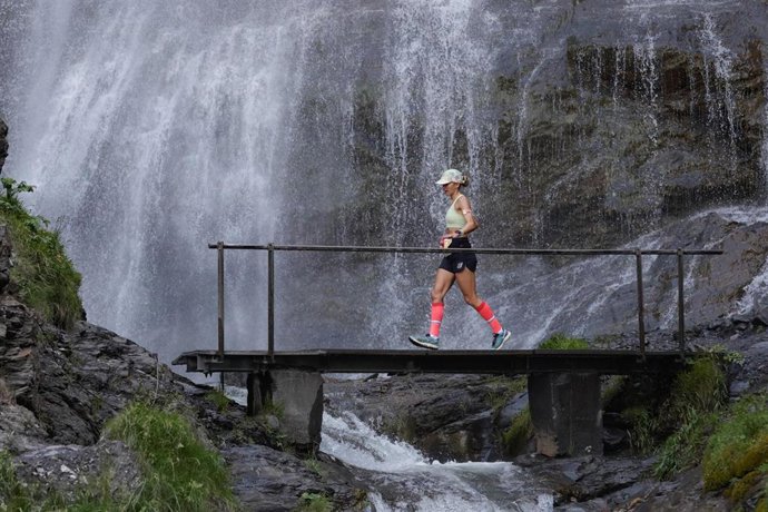Una corredora en la Vuelta a Cerler.