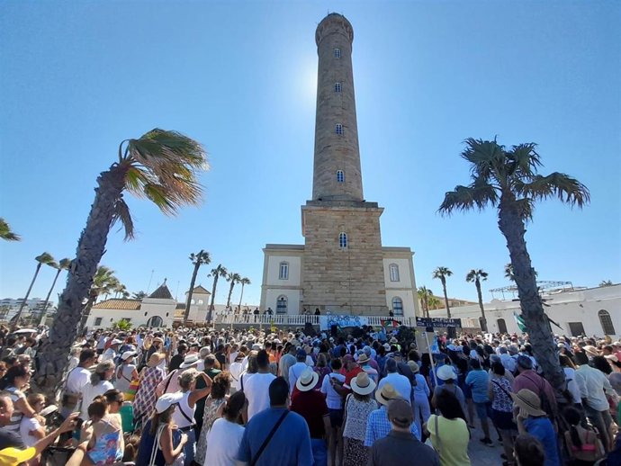Imagen de la concentración ecologista en Chipiona
