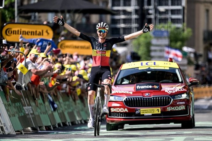 O ciclista belga Tim Wellens (UAE Team Emirates-XRG) vence a décima quinta etapa do Tour de France.