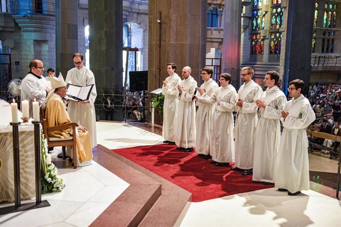 El cardenal arzobispo de Barcelona Juan José Omella, durante la ordenación de siete nuevos presbíteros, en la Sagrada Familia, a 20 de julio de 2025, en Barcelona, Catalunya (España).