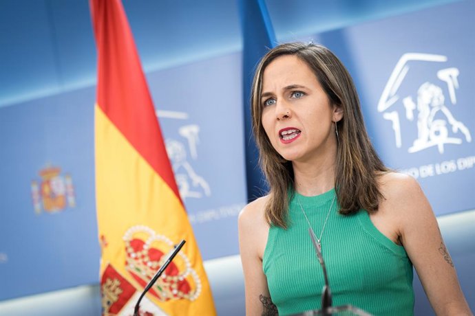 La secretària general de Podemos, Ione Belarra, durant una roda de premsa en el Congrés dels Diputats, a 8 de juliol de 2025, a Madrid (Espanya).