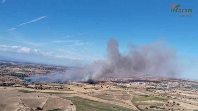 Incendio forestal en La Torre de Esteban Hambrán.