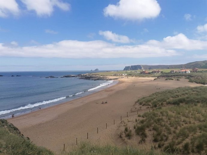 Archivo - Playa de Verdicio en Gozón.