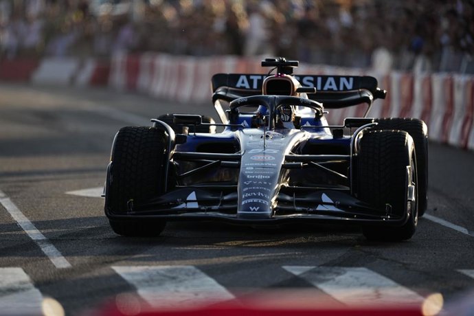 Archivo - Carlos Sainz in action during an exhibition with Williams at the future Madring F1 circuit on June 07, 2025 in Madrid, Spain.
