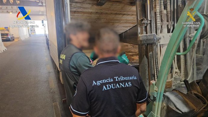 Efectivos de la Agencia Tributaria y la Guardia Civil en la operación conjunta