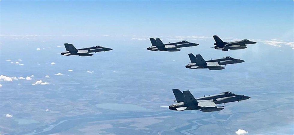 Cazas F-18.
