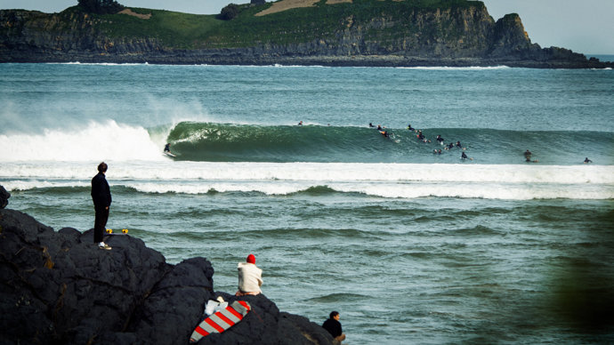 Gorka Ezkurdia revela los cuatro mejores lugares de la Costa Vasca para hacer surf y fotografiarlo este verano