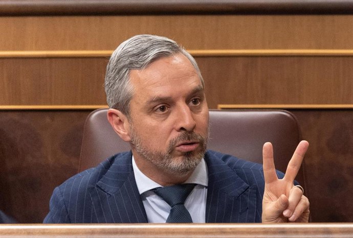 Archivo - El diputado del PP, Juan Bravo, durante una sesión de control al Gobierno, en el Congreso de los Diputados