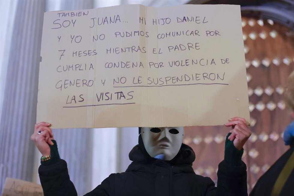 Archivo - Concentración a favor de Juana Rivas