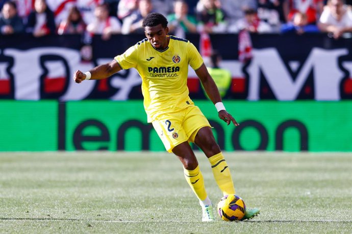 Archivo - Logan Costa of Villarreal CF in action during the Spanish League, LaLiga EA Sports, football match played between Rayo Vallecano and Villarreal CF at Estadio de Vallecas on February 22, 2025, in Madrid, Spain.