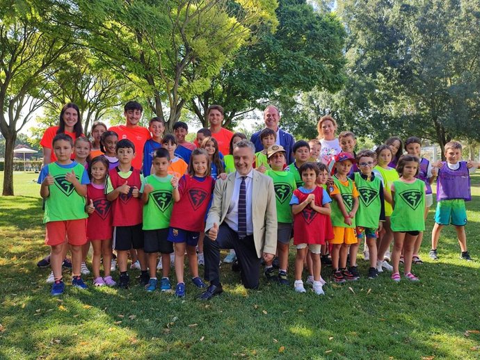 Escobar destaca el valor del Campus Mini Héroes "en el fomento del deporte, la conciliación y el avance en la inclusión"