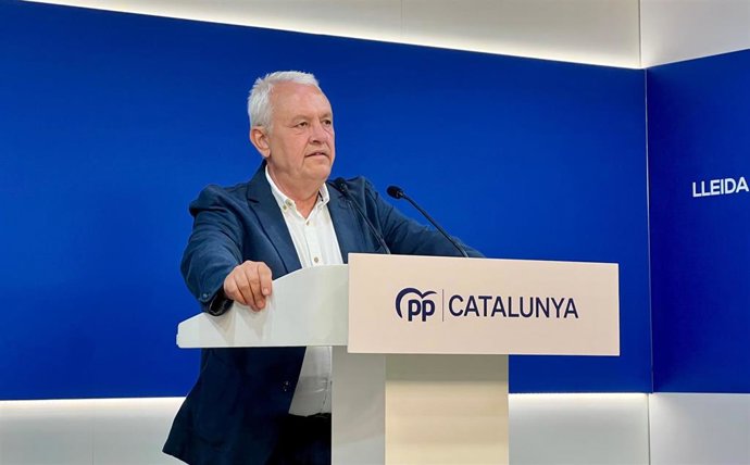 El secretario general del PP catalán, Santi Rodríguez, en una rueda de prensa desde la sede del partido