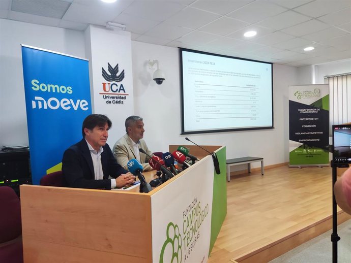 El director del Parque Energético San Roque, Rosendo Rivero, en rueda de prensa.