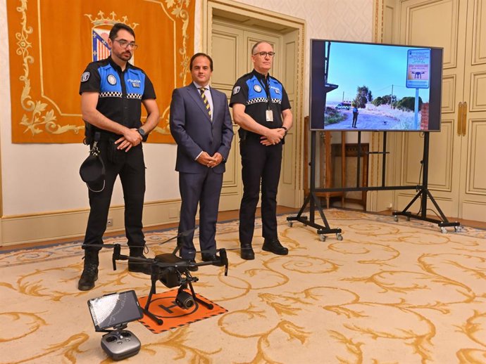 El concejal de Protección Ciudadana, Ángel Molina, durante la presentación de la iniciativa.
