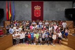 Recepción en el Parlamento a los niños saharauis.