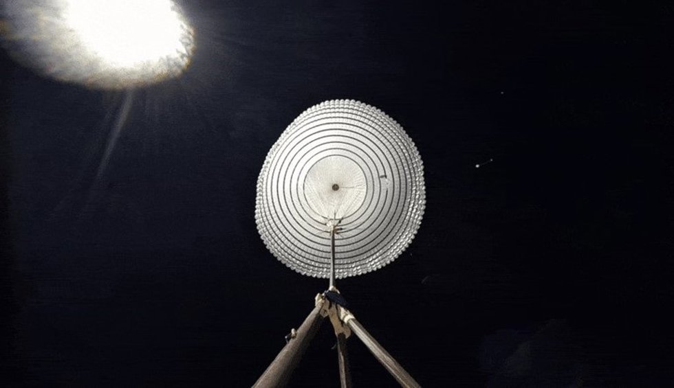 Despliegue de uno de los paracaídas del sistema de la ESA para llegar a la superficie de Marte