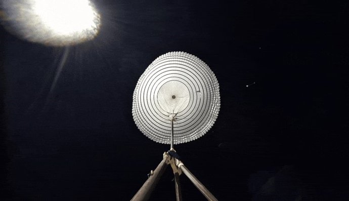 Despliegue de uno de los paracaídas del sistema de la ESA para llegar a la superficie de Marte