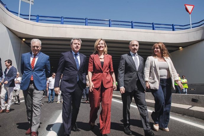 El nuevo paso inferior va a permitir que los vehículos que quieran continuar circulando por la A-68 ya no necesiten atravesar la glorieta existente.